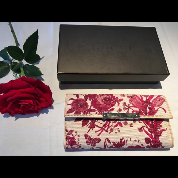 Gucci Handbags - 💖SOLD Preloved Gucci Wallet - Rare / Authentic